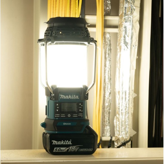 Makita - DMR057 Φανάρι Μπαταρίας με Ραδιόφωνο (Solo - Χωρίς Μπαταρία και Φορτιστή)